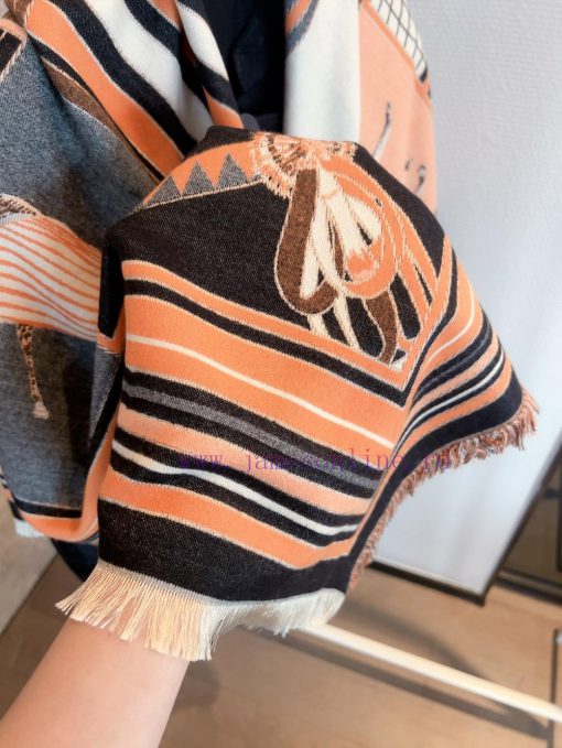 Hermes 140 Velvet Square Towel, both sides in the same color are said to look good when bouguj4yo0c9 - Image 13