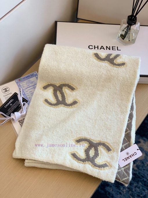 Chanel's new embroidered shawl is so beautiful [in tears]. It is a top-notch new item for thgyrk0tni