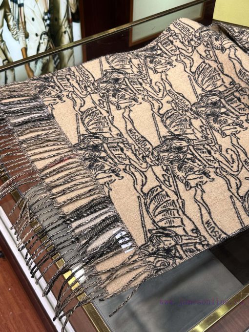 The popular item is the Burberry Warrior Knight Double sided shawl, which looks great in var7hmoxota - Image 4