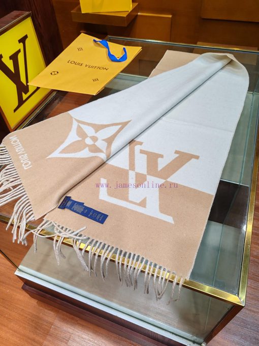 The LV Graphic Dual scarf is made of a blend of soft and high-quality wool, cut into a wide 3p11wwby - Image 9