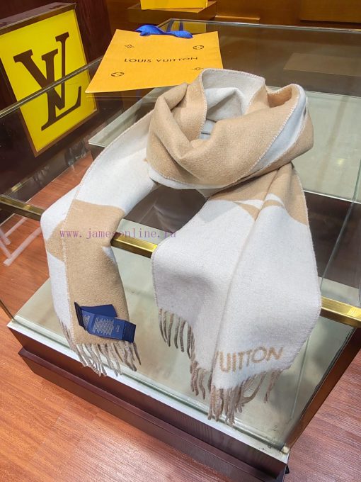 The LV Graphic Dual scarf is made of a blend of soft and high-quality wool, cut into a wide 3p11wwby - Image 12