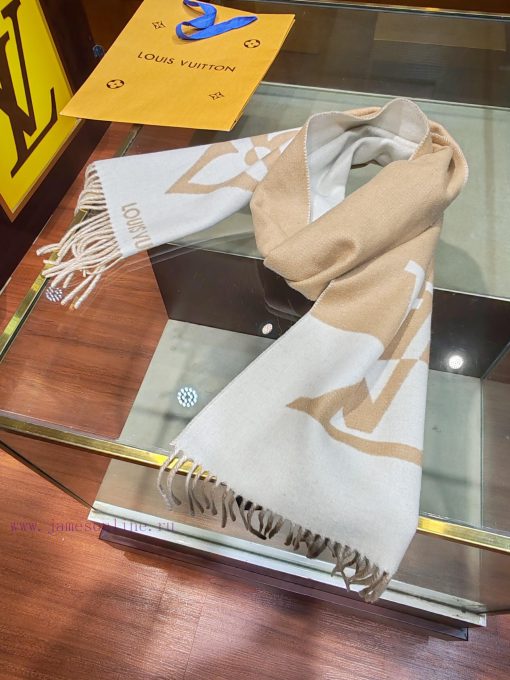 The LV Graphic Dual scarf is made of a blend of soft and high-quality wool, cut into a wide 3p11wwby - Image 14