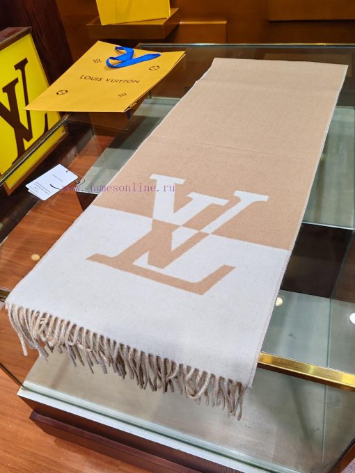 The LV Graphic Dual scarf is made of a blend of soft and high-quality wool, cut into a wide 3p11wwby - Image 17