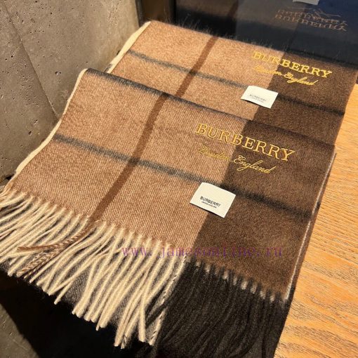 Christmas gift exclusively for men, Burberry's new heavyweight water ripple cashmere scarf. gex35aga - Image 14