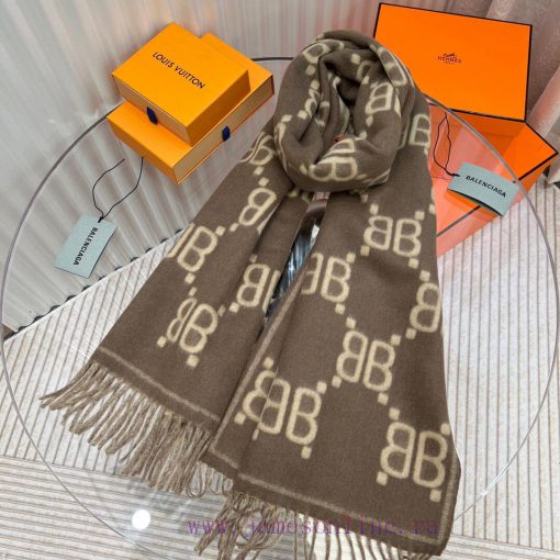 The joint venture between Balenciaga and Gucci has always been a leading brand in the fashioerp4u01o - Image 9