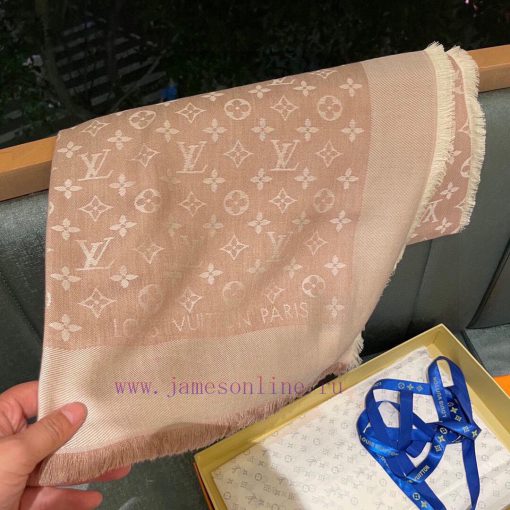 The classic Louis Vuitton design is a must-have for families. It uses dark jacquard technolofmlolaxf - Image 4