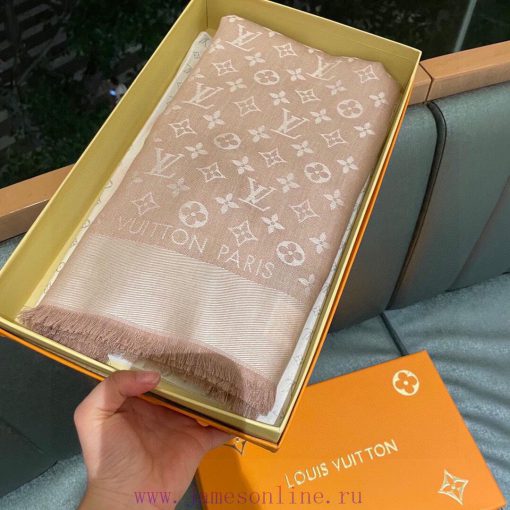 The classic Louis Vuitton design is a must-have for families. It uses dark jacquard technolofmlolaxf - Image 11