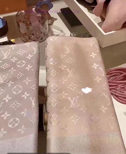 The classic Louis Vuitton design is a must-have for families. It uses dark jacquard technolofmlolaxf - Image 19