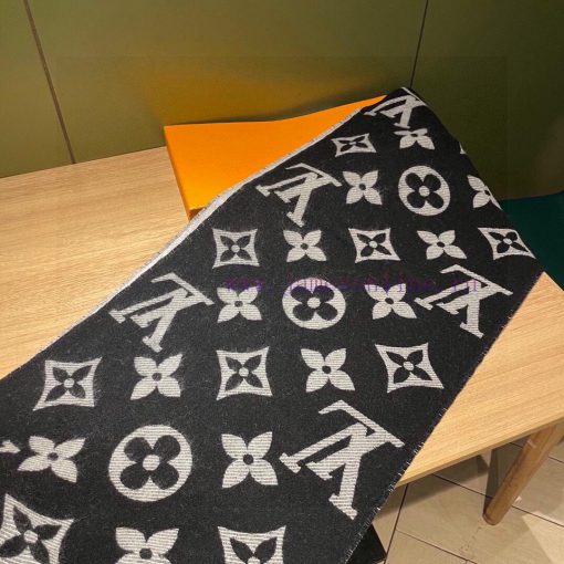 𝐋𝐨𝐮𝐢𝐬𝐕𝐮𝐢𝐭𝐭𝐨𝐧 Popular "ESSENTIAL2 Scarf"Size 186x34cm 100% combed woolExtend the distance betbfgfok6z - Image 8
