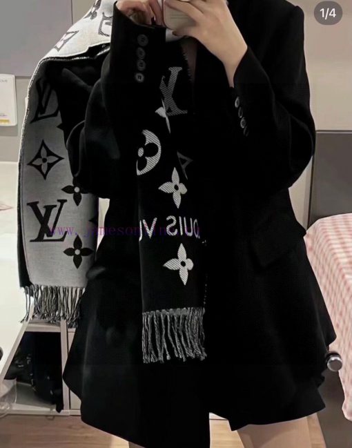 𝐋𝐨𝐮𝐢𝐬𝐕𝐮𝐢𝐭𝐭𝐨𝐧 Popular "ESSENTIAL2 Scarf"Size 186x34cm 100% combed woolExtend the distance betbfgfok6z - Image 11