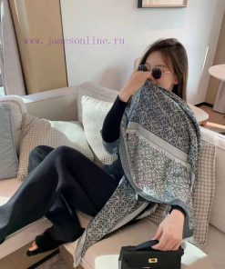 LOEWE logo square scarf 140 is very lucky to have obtained this brand's products. It is realzjcifwbz