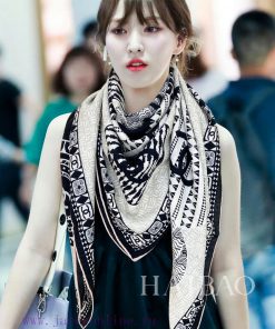 The new Chanel record cashmere 140 cashmere double-sided same color printed square scarf is 2je2ozd6