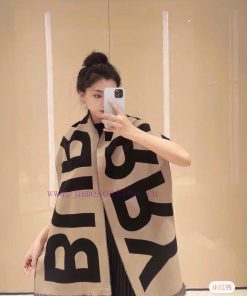Newly released BURBERRY double-sided wool and glossy blend long scarf, resembling scattered wx6opjxe