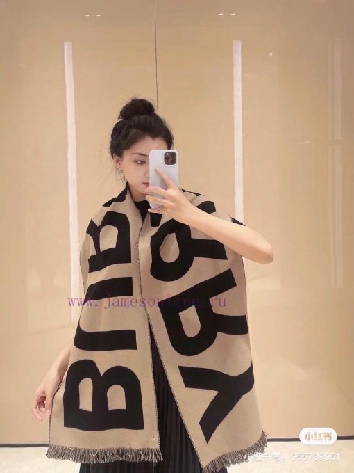 Newly released BURBERRY double-sided wool and glossy blend long scarf, resembling scattered wx6opjxe