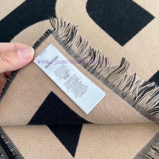 Newly released BURBERRY double-sided wool and glossy blend long scarf, resembling scattered wx6opjxe - Image 16