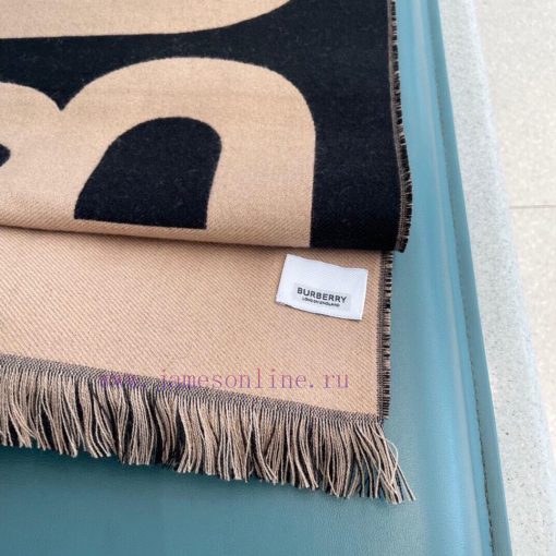 Newly released BURBERRY double-sided wool and glossy blend long scarf, resembling scattered wx6opjxe - Image 17