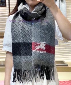 Burberry's official website uses 100% top-quality cashmere material, which is very warm, sof8r6ft1wc