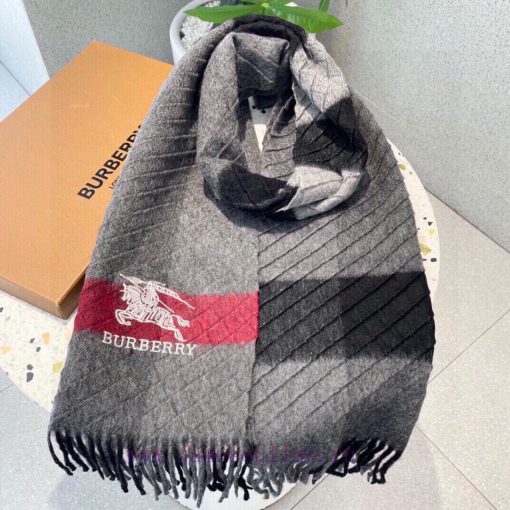 Burberry's official website uses 100% top-quality cashmere material, which is very warm, sof8r6ft1wc - Image 7