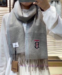 Burberry Classic Style Synchronized Cashmere TB Shawl in Stock, Essential for Closets, VIP Rghj39un2