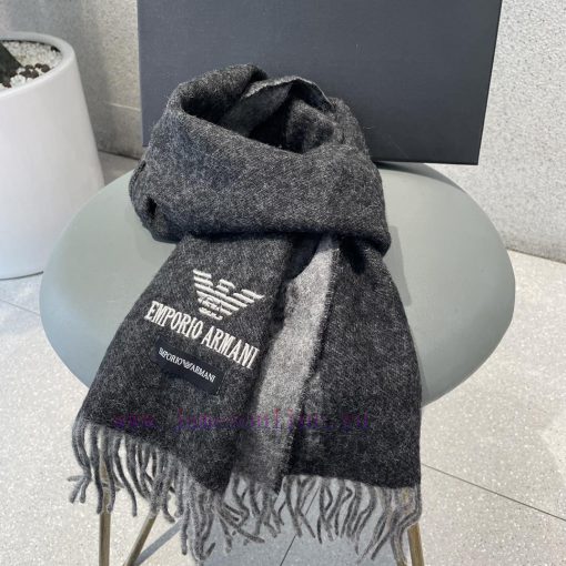 Armani Armani's latest scarf for 2023 is elegant and simple, making it the perfect choice fohbamfjbm - Image 17