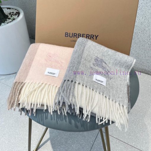 In the autumn and winter of 2023, the classic plaid jacquard double-sided shawl scarf of B Hypsvpswn - Image 3