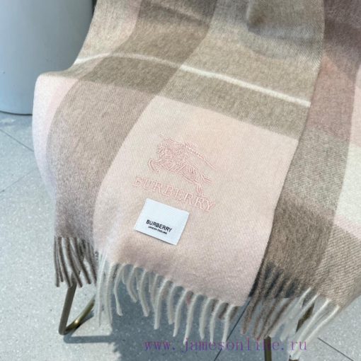 In the autumn and winter of 2023, the classic plaid jacquard double-sided shawl scarf of B Hypsvpswn - Image 9