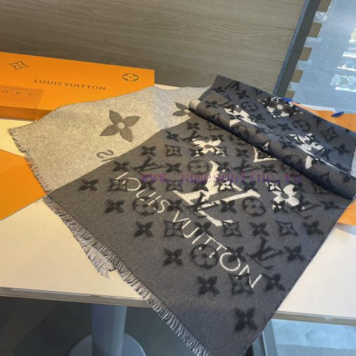The LV Juejuezi 'REYKJAVIK GRADIENT Scarf' is truly beautiful in color. It is extremely diff66pew9cp - Image 13
