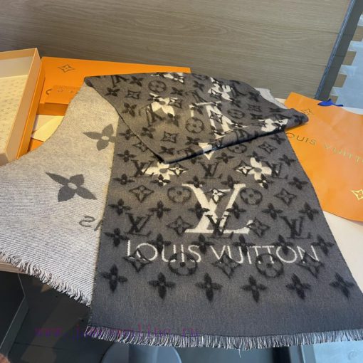The LV Juejuezi 'REYKJAVIK GRADIENT Scarf' is truly beautiful in color. It is extremely diff66pew9cp - Image 15