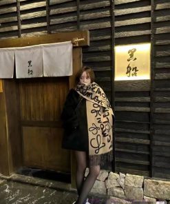 Loewe's best-selling item is the LW color blocked cashmere long scarf. The LOEWE 2023 early hhz6ah8d
