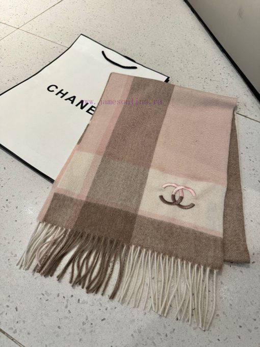 The latest product of Chanel's deep water ripple classic cashmere plaid scarf, known as the tt4niuby - Image 4