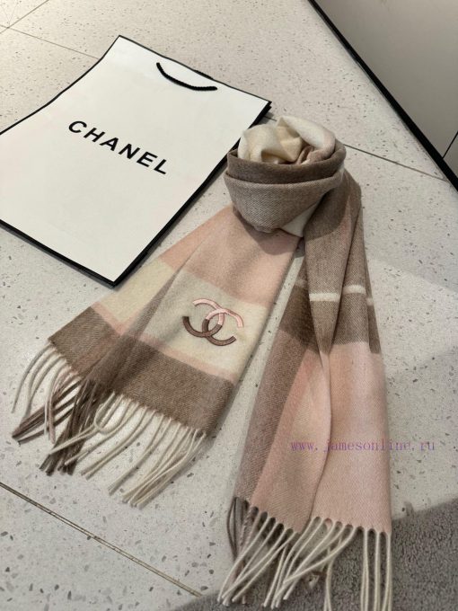 The latest product of Chanel's deep water ripple classic cashmere plaid scarf, known as the tt4niuby - Image 6