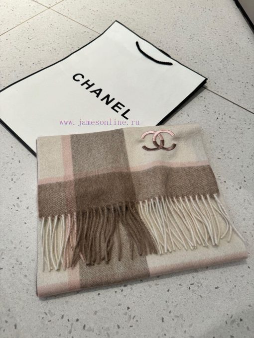 The latest product of Chanel's deep water ripple classic cashmere plaid scarf, known as the tt4niuby - Image 11