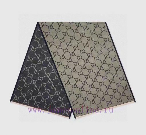 The Gucci pattern is presented in a letter interweaving pattern on this beige and blue wool p4ycm4sq - Image 12