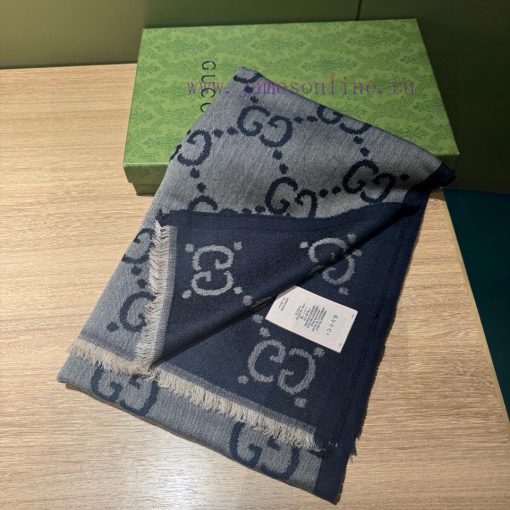 The Gucci pattern is presented in a letter interweaving pattern on this beige and blue wool p4ycm4sq - Image 14
