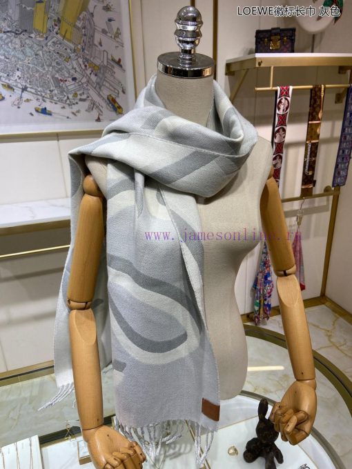 Top of the line original unisex LOEWE logo long scarf, lucky to have received something fromr60deisj - Image 7