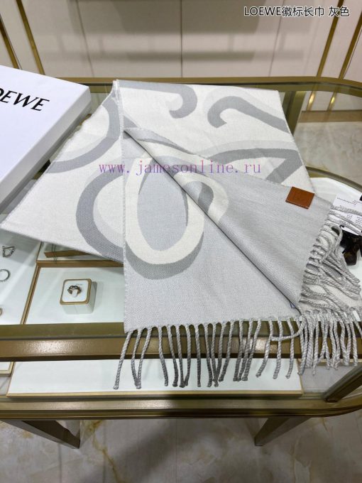 Top of the line original unisex LOEWE logo long scarf, lucky to have received something fromr60deisj - Image 13