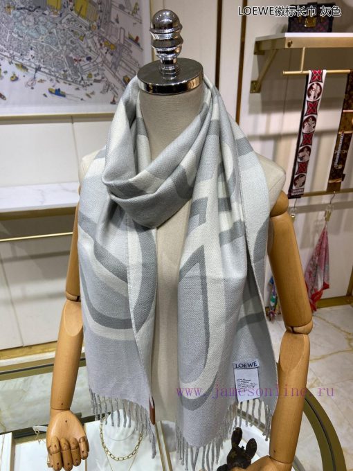 Top of the line original unisex LOEWE logo long scarf, lucky to have received something fromr60deisj - Image 15