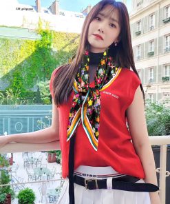 The new L family's small flower series silk square scarf has been launched, and it is said txwuslxyu