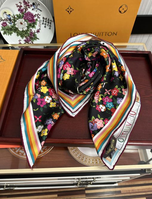 The new L family's small flower series silk square scarf has been launched, and it is said txwuslxyu - Image 13