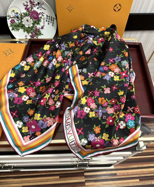 The new L family's small flower series silk square scarf has been launched, and it is said txwuslxyu - Image 14