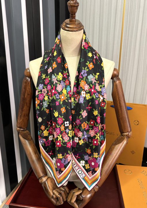 The new L family's small flower series silk square scarf has been launched, and it is said txwuslxyu - Image 18