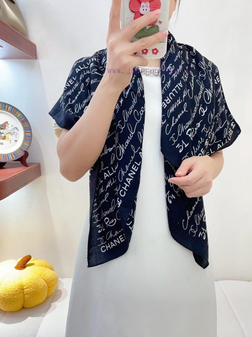 Double sided same color CHANEL badge printed cashmere 90 double-sided same color printed cas3e00udv9 - Image 2