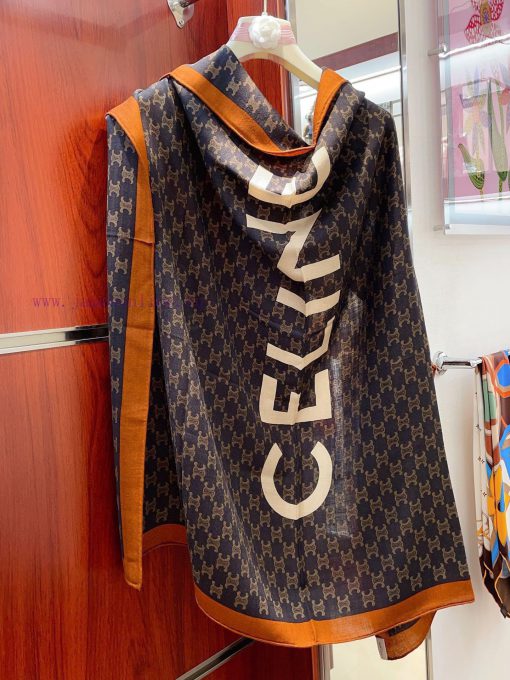 Simple and as always, Celine's exclusive temperament style is minimalist and high-end. When jegthwtl - Image 4