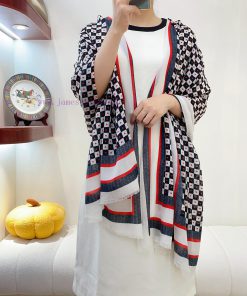 Dior has launched a new heart-shaped cashmere scarf for customers, which is selling extremelji3etgmk