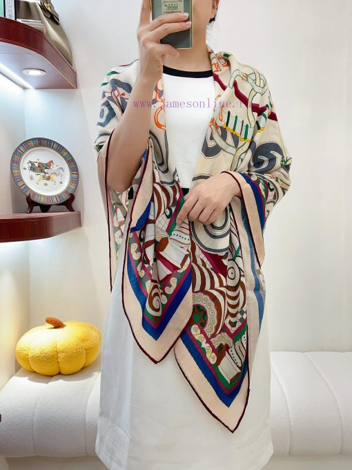 The new cashmere model is said to look good and recommended with leather buckle and chain. Tsamwqwa9