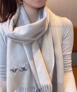 LV's new heavyweight water ripple cashmere scarf is truly a high-end level for men this year0rq4o06q