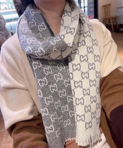 Gucci's double G letter interweaving pattern is reinterpreted as a complex jacquard design. a69s7obw
