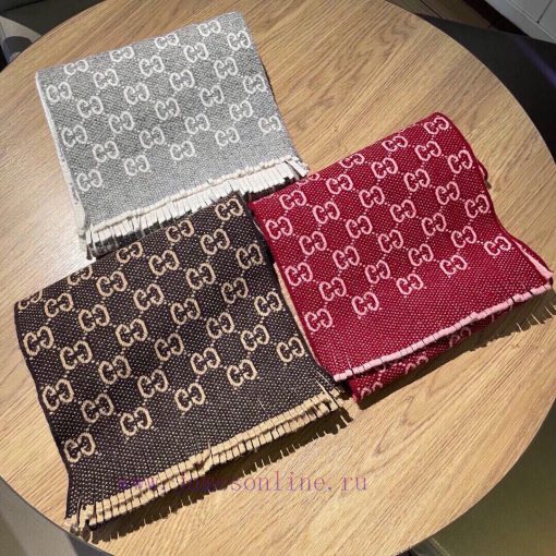 Gucci's double G letter interweaving pattern is reinterpreted as a complex jacquard design. a69s7obw - Image 3