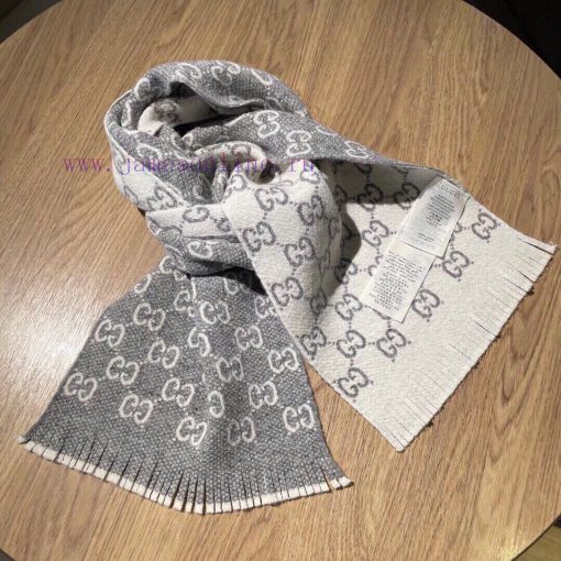 Gucci's double G letter interweaving pattern is reinterpreted as a complex jacquard design. a69s7obw - Image 9
