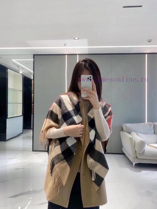 A very rare item - Bur's most geometric cashmere triangle scarf. It is very suitable for sha4xc00j4v - Image 11